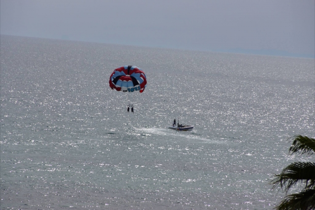 Playa y parasail